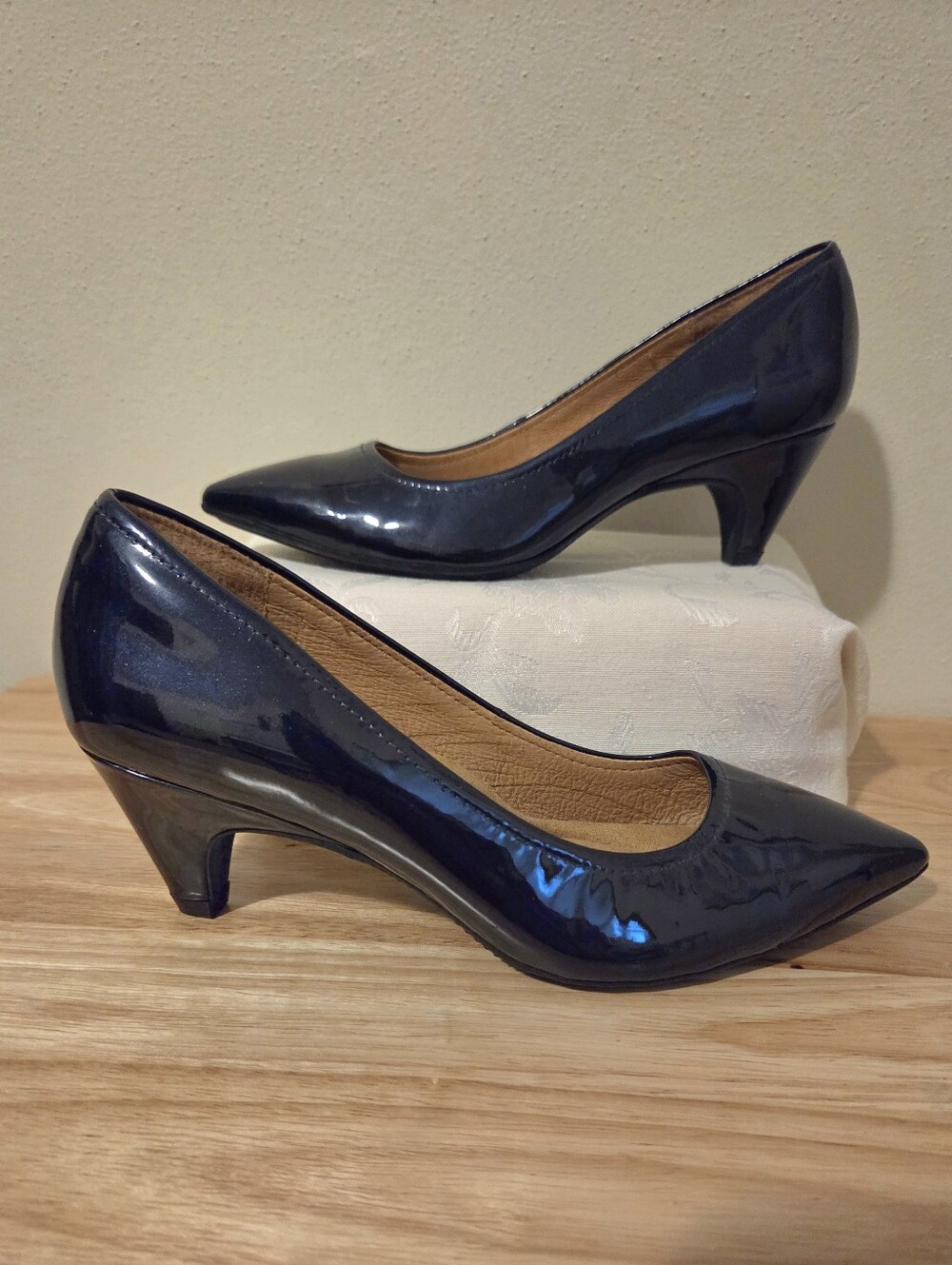 New! Sofft Navy Leather Pumps